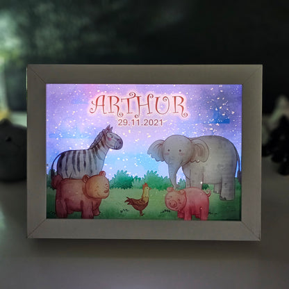 Nachtlicht mit Name & Geburtsdatum - niedliche Tiere in Landschaft -Safari